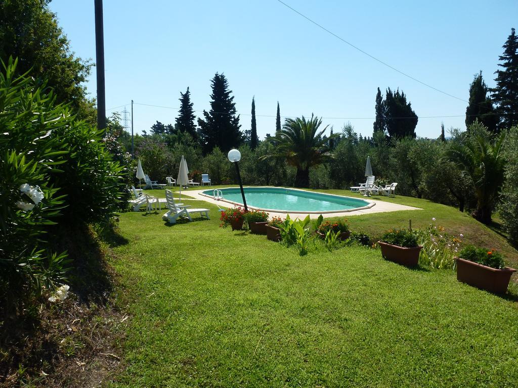 Agriturismo Poggio Al Tesoro Crespina Стая снимка