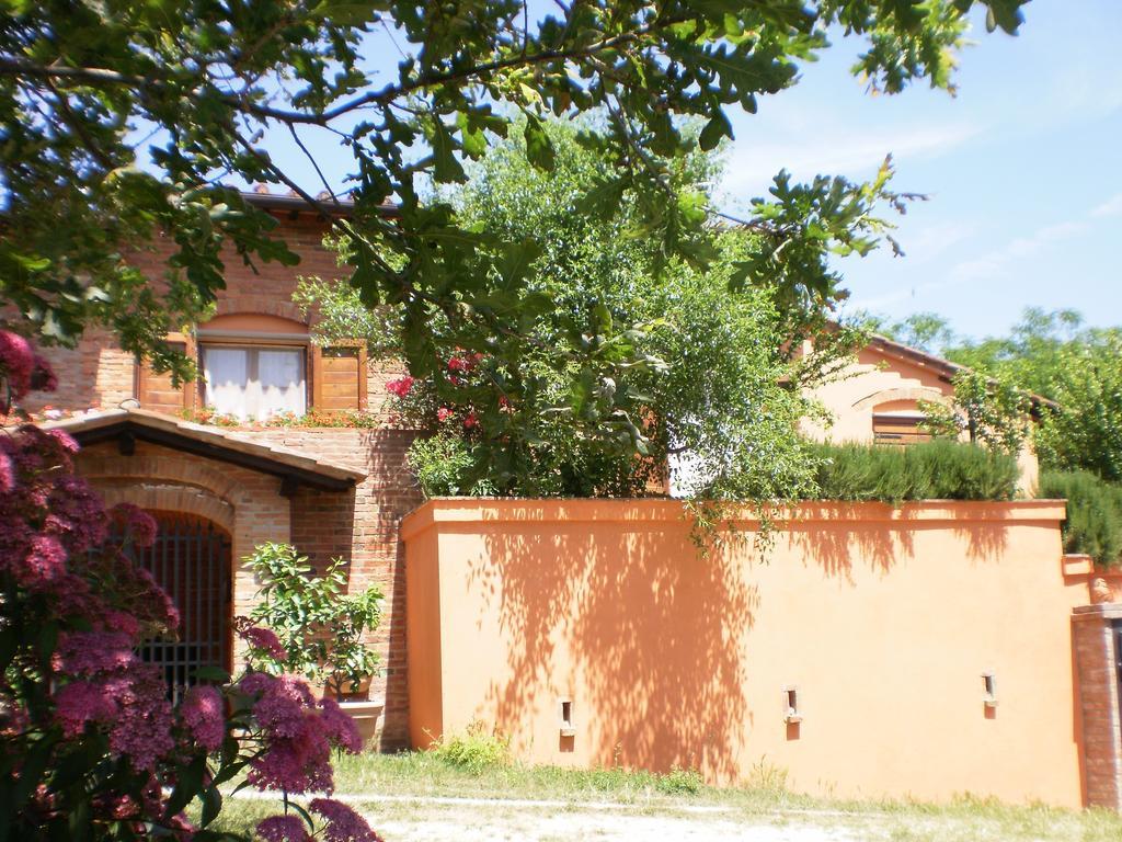 Agriturismo Poggio Al Tesoro Crespina Стая снимка