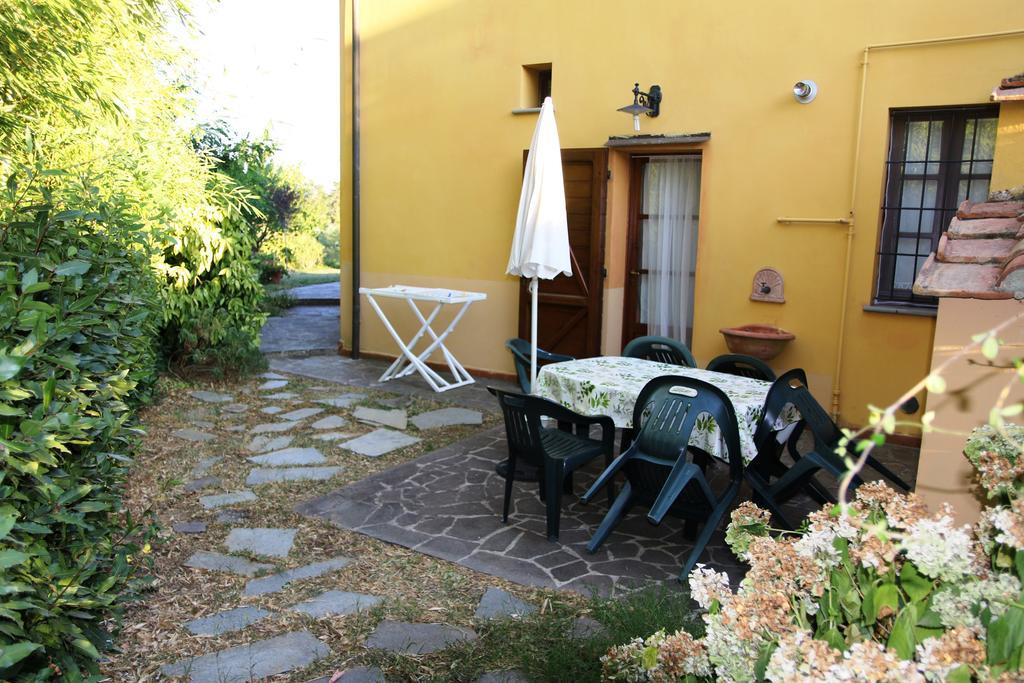 Agriturismo Poggio Al Tesoro Crespina Екстериор снимка
