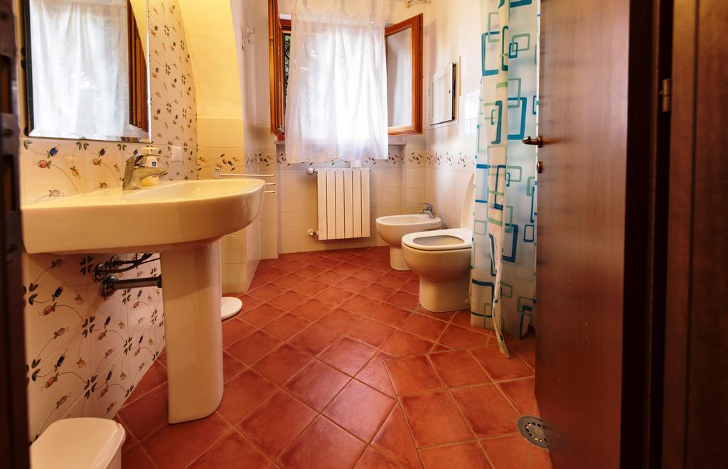 Agriturismo Poggio Al Tesoro Crespina Екстериор снимка